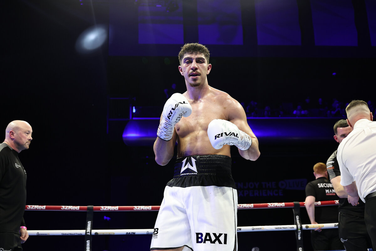 Heavyweight fight action - Image 24