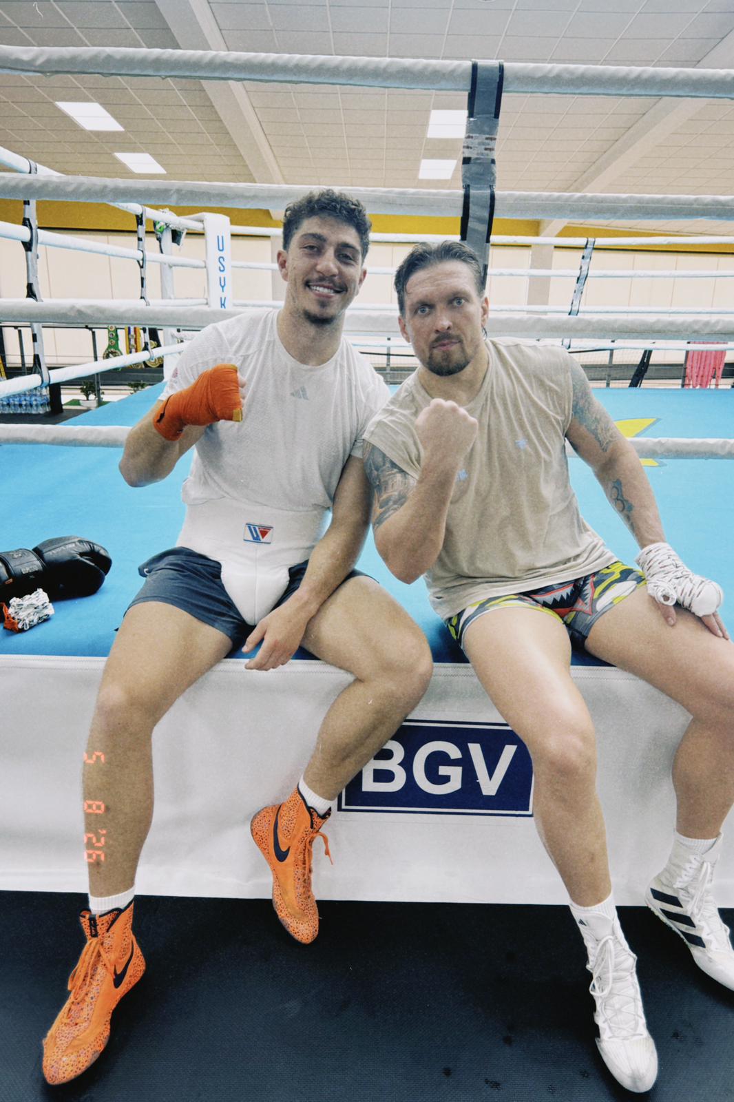 Lewis Williams and Oleksandr Usyk ringside after training in Spain